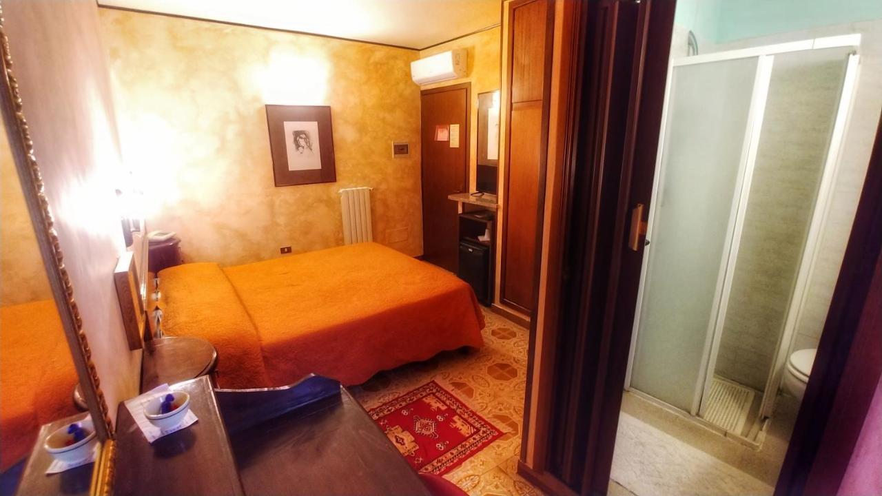 Hotel Centrale 维泰博 外观 照片